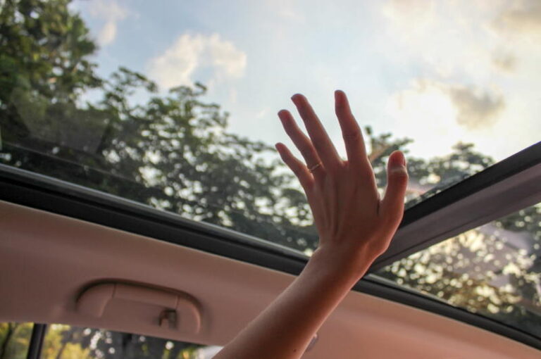 Panoramiczny szyberdach w samochodzie – bezpieczny wybór?